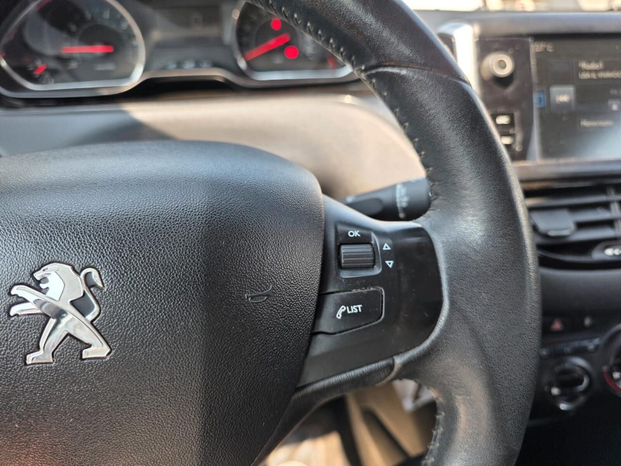 Peugeot 208 PureTech 82 5 porte Allure