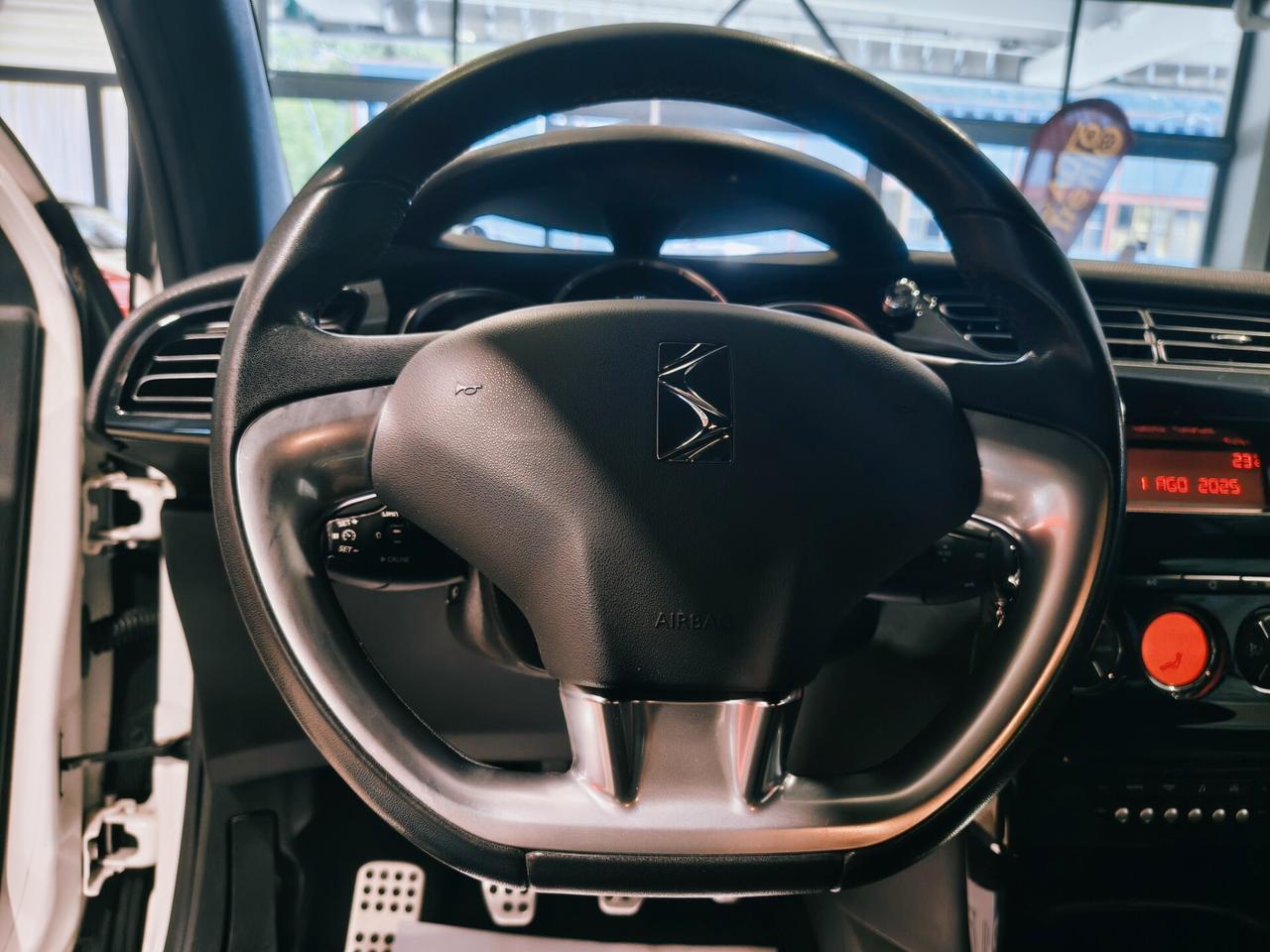 DS3 3 1.2 VTi 82 Chic 110.000 KM