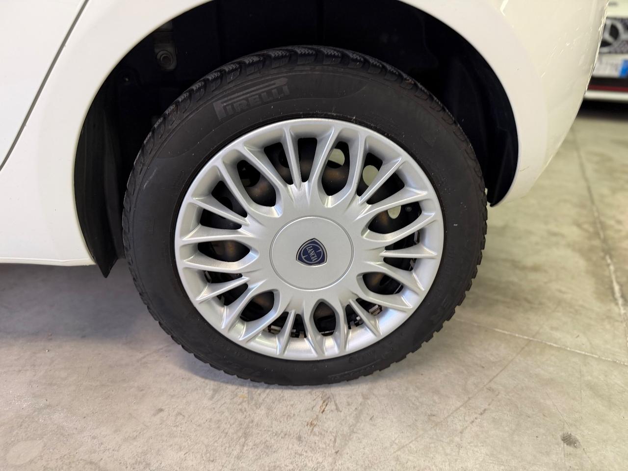 Lancia Ypsilon 1.2 69 CV 5 porte Benz/GPL Ecochic Gold