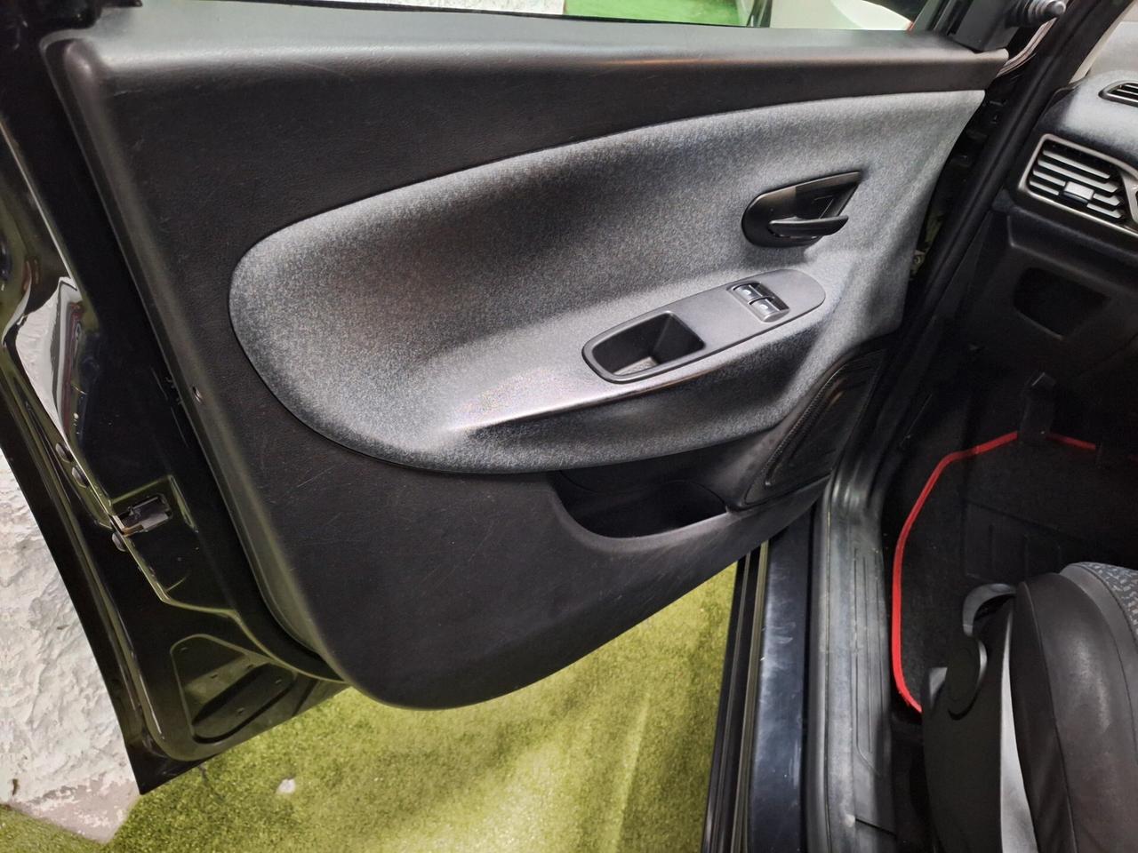 Lancia Ypsilon 1.2 69 CV 5 porte S&S Platinum