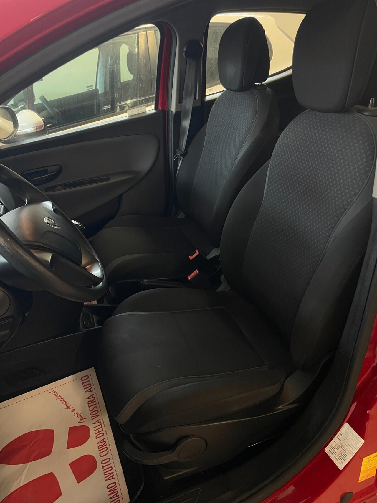 Lancia Y Ypsilon 1.2 GPL NUOVO Silver Distribuzione Neopatentati