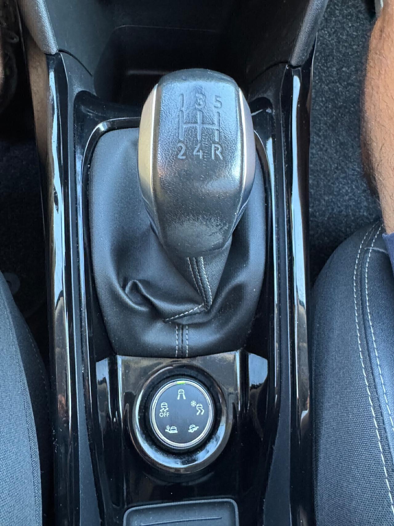 Peugeot 2008 1.6 HDI 100 CV Allure