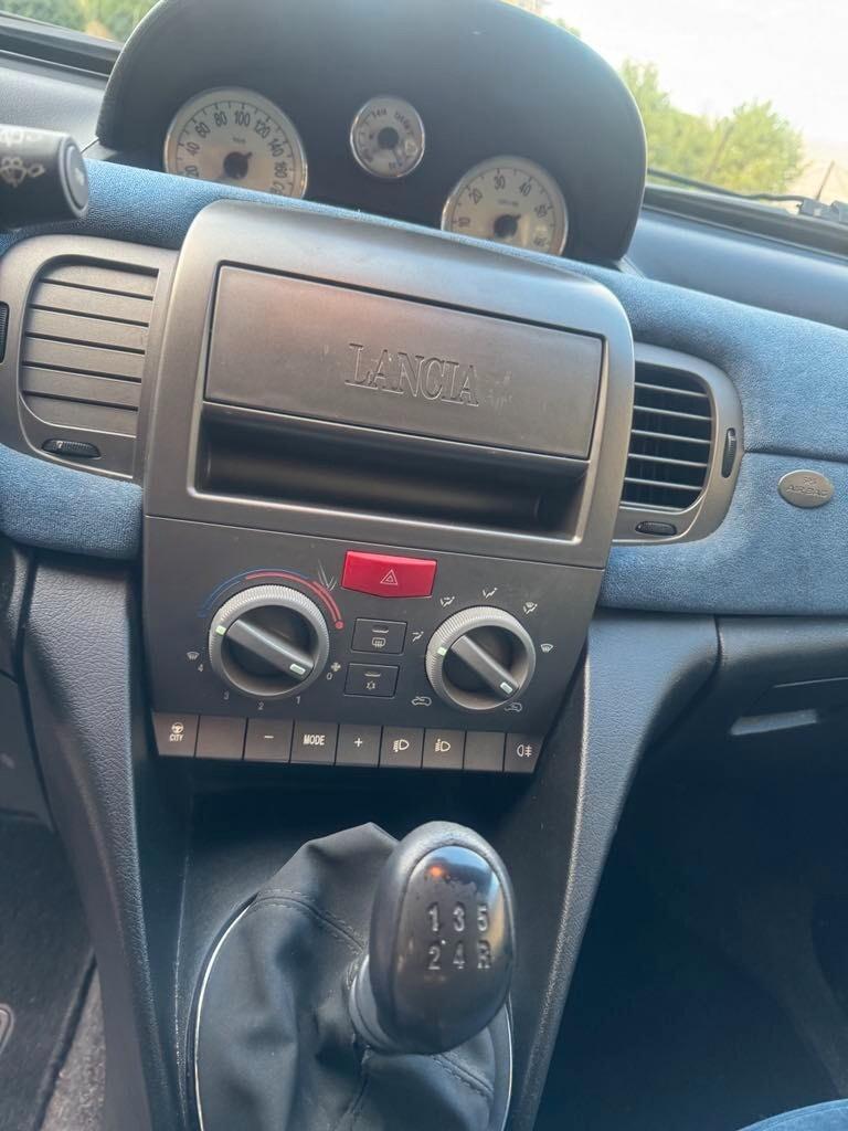 Lancia Ypsilon 1.2 16V Oro 120000km