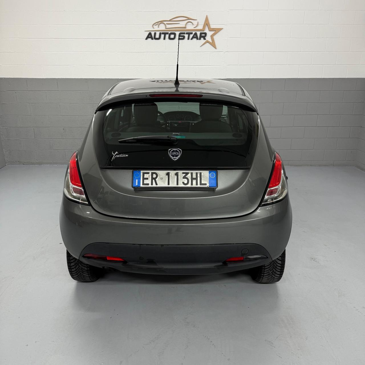 Lancia Ypsilon 0.9 TwinAir 85 CV 5 porte Metano Ecochic Silver
