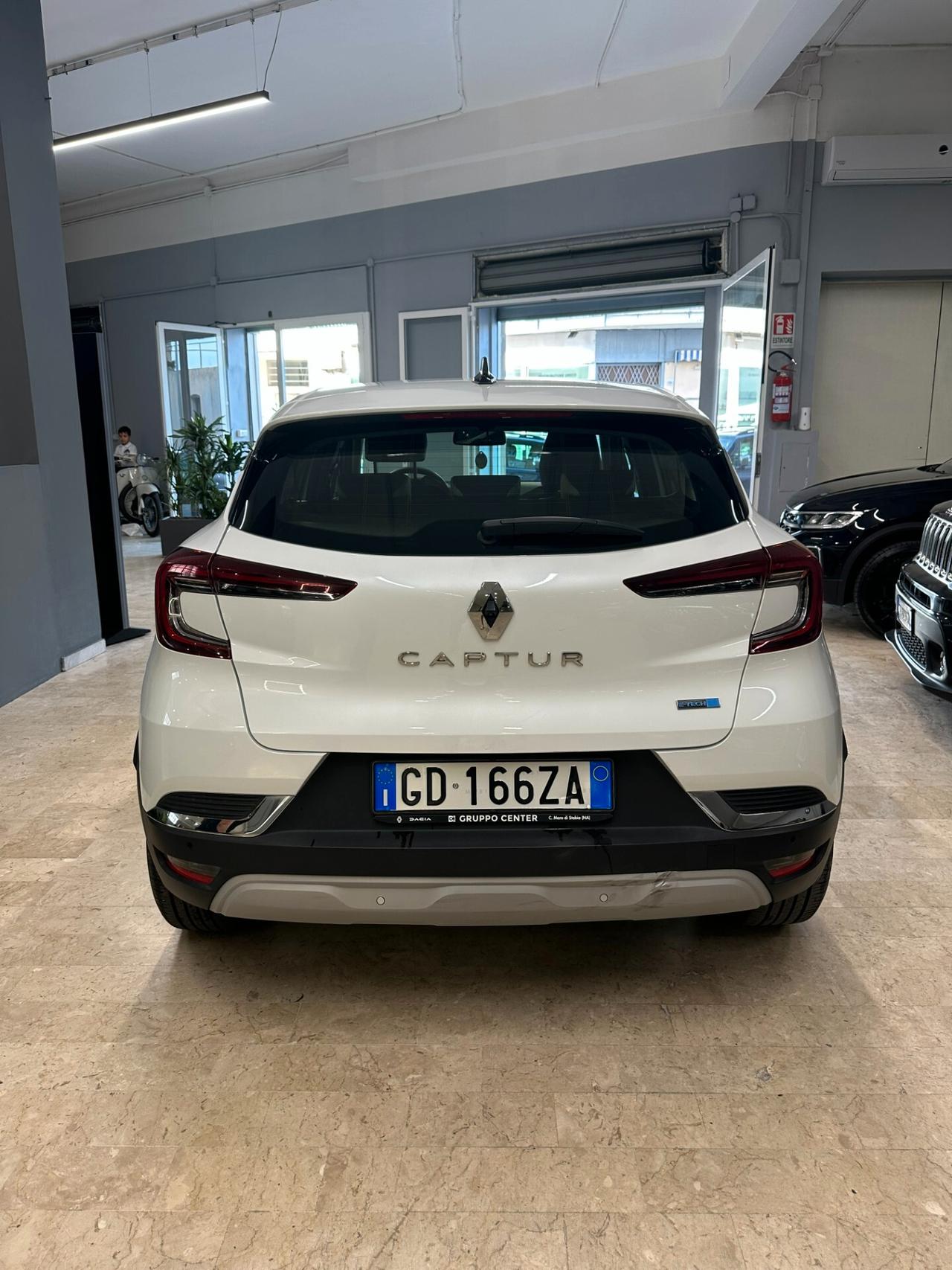 Renault Captur Plug-in Hybrid E-Tech 160 CV Initiale Paris