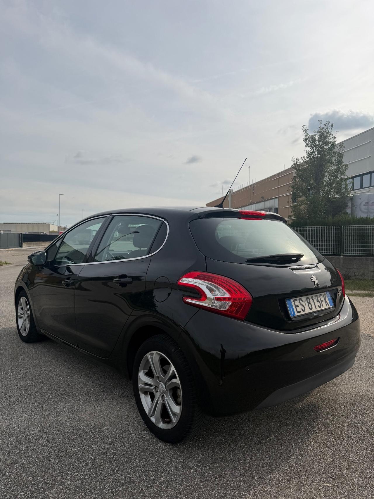 Peugeot 208 1.6 e-HDi 92 CV Stop&Start 5 porte Allure