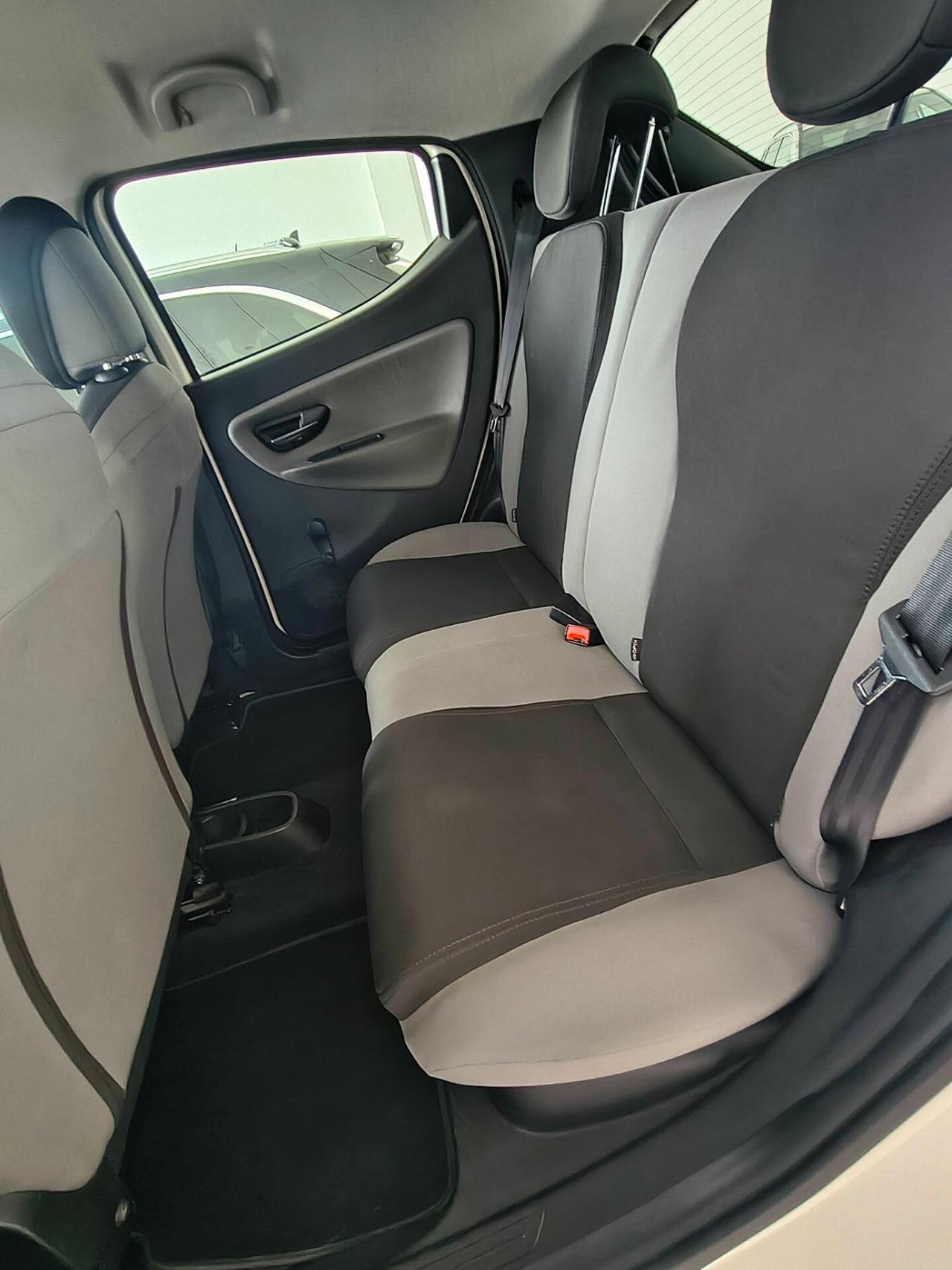 Lancia Ypsilon 0.9 TwinAir 85 CV 5 porte Metano Ecochic Silver