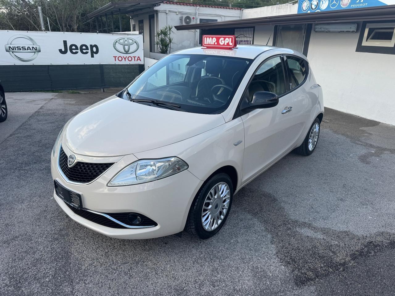 Lancia Ypsilon 1.2 69 CV 5 porte GPL Ecochic Silver