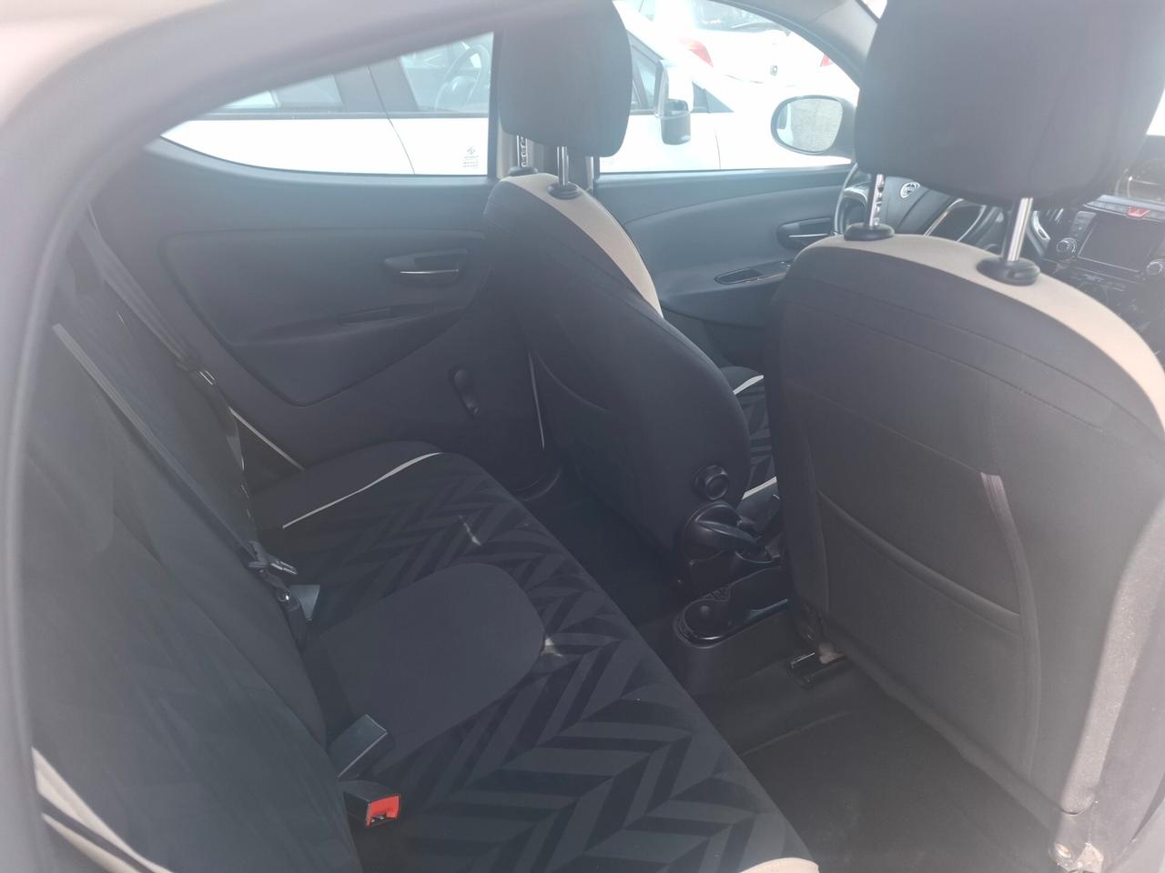Lancia Ypsilon 1.2 69 CV 5 porte Silver 2016