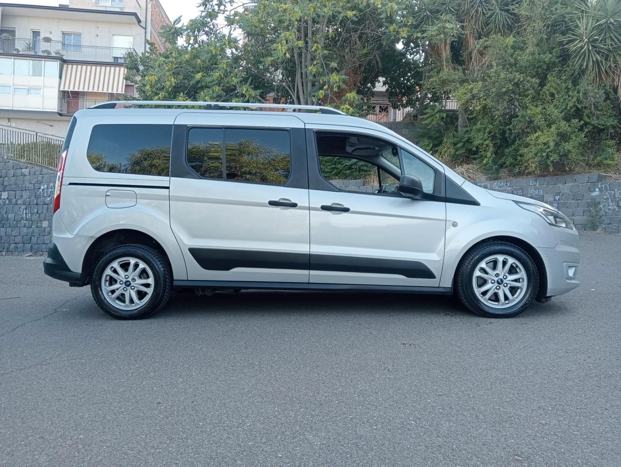 Ford Tourneo Connect Pianale ribassato con rampa disabili in carrozzina