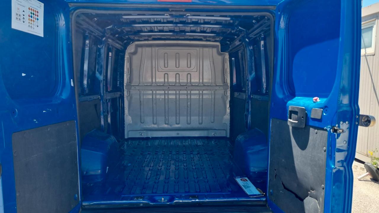Peugeot-BOXER-2.2-140CV-L1H1BLUEHDI-