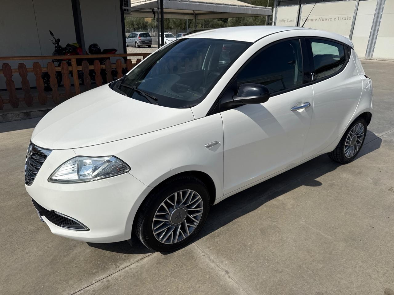 Lancia Ypsilon 1.2 69 CV 5 porte Gold