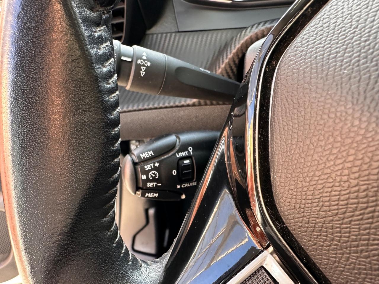 Peugeot 2008 PureTech 100 S&S Active Pack Business - Navi