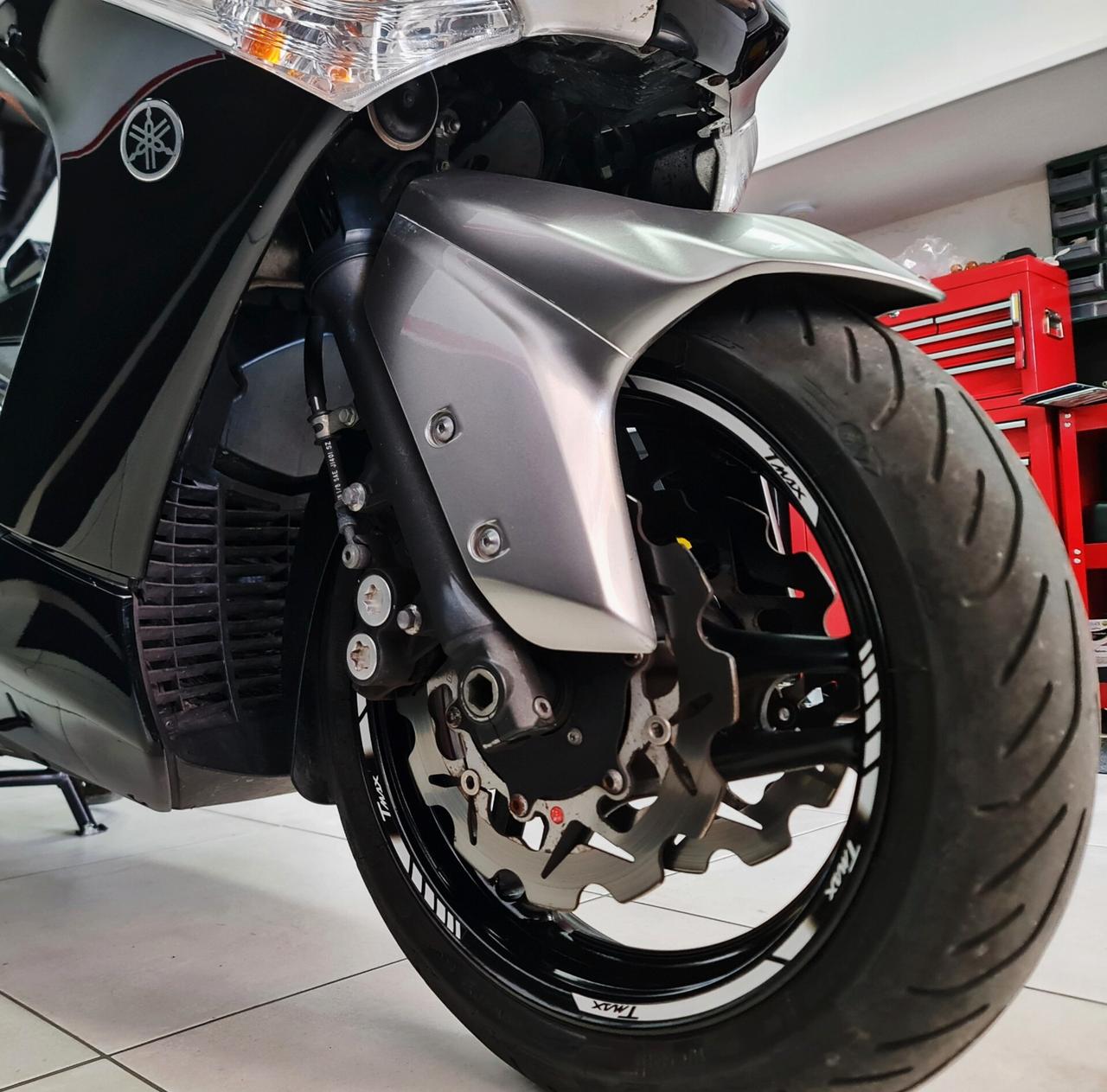 Yamaha T Max 500 con accessori tagli.