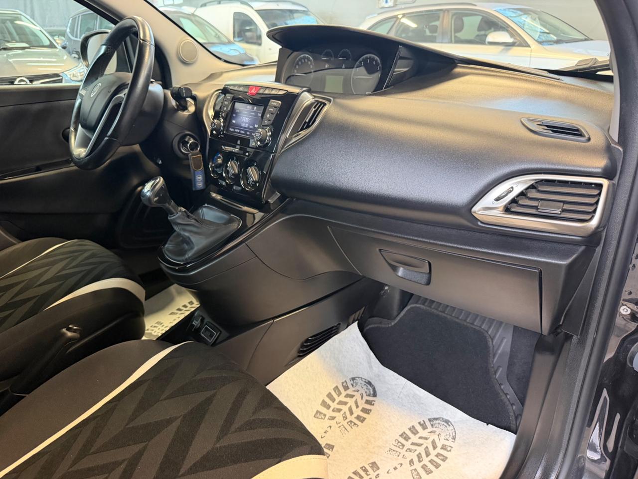 Lancia Ypsilon 0.9 TwinAir 85 CV 5 porte S&S DFN Gold