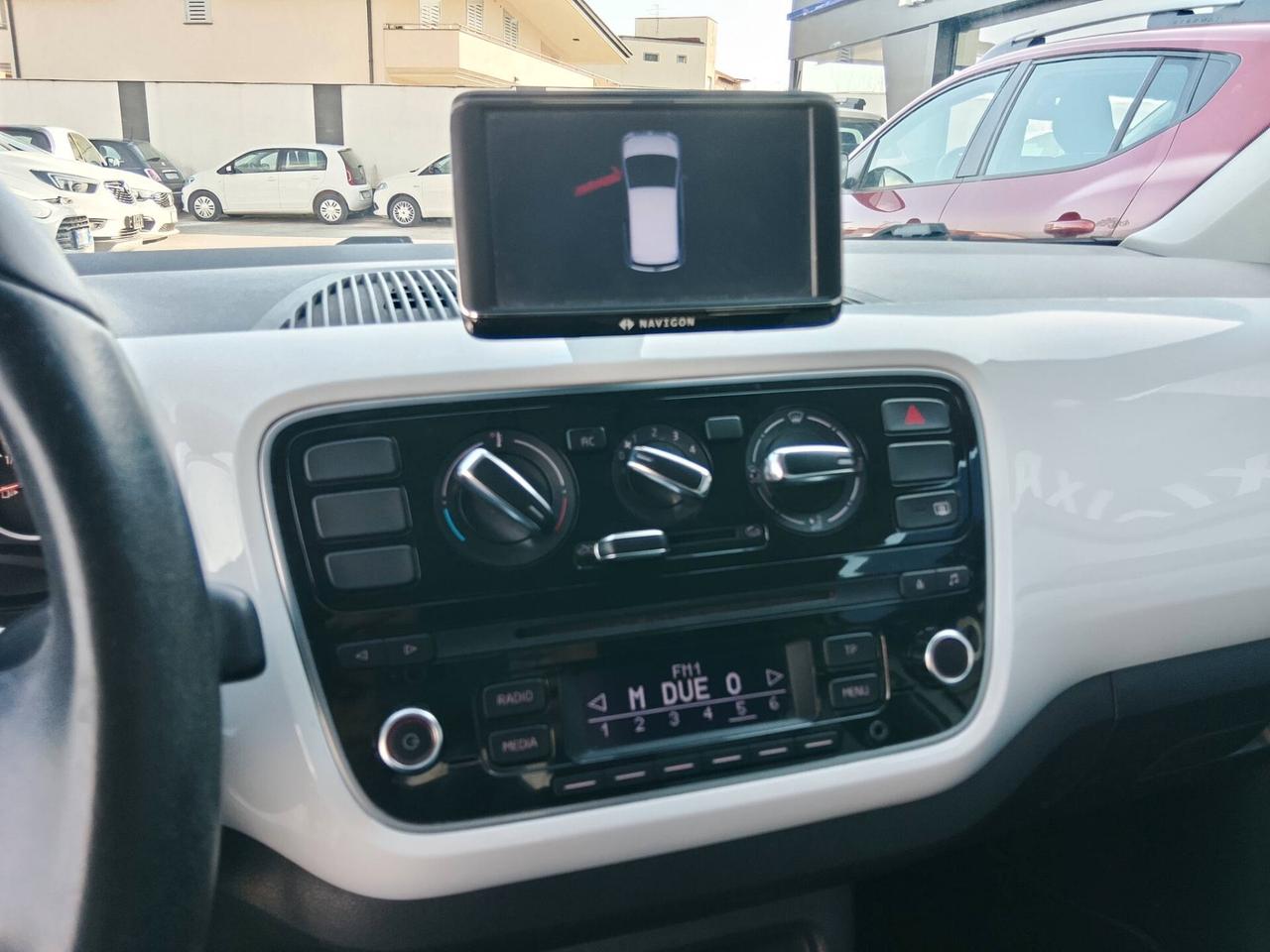 Volkswagen up! WHITE EDITION 90 K KM!
