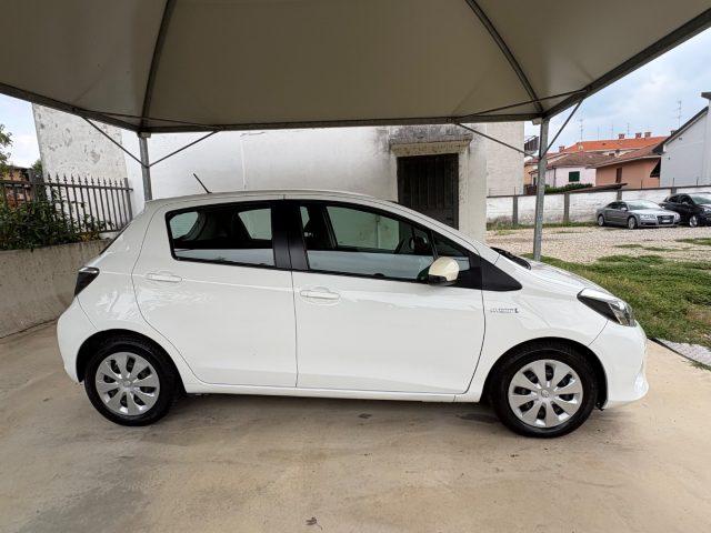 TOYOTA Yaris 1.5 Hybrid 5 porte AUTOMATICA OK NEOPATENTATI