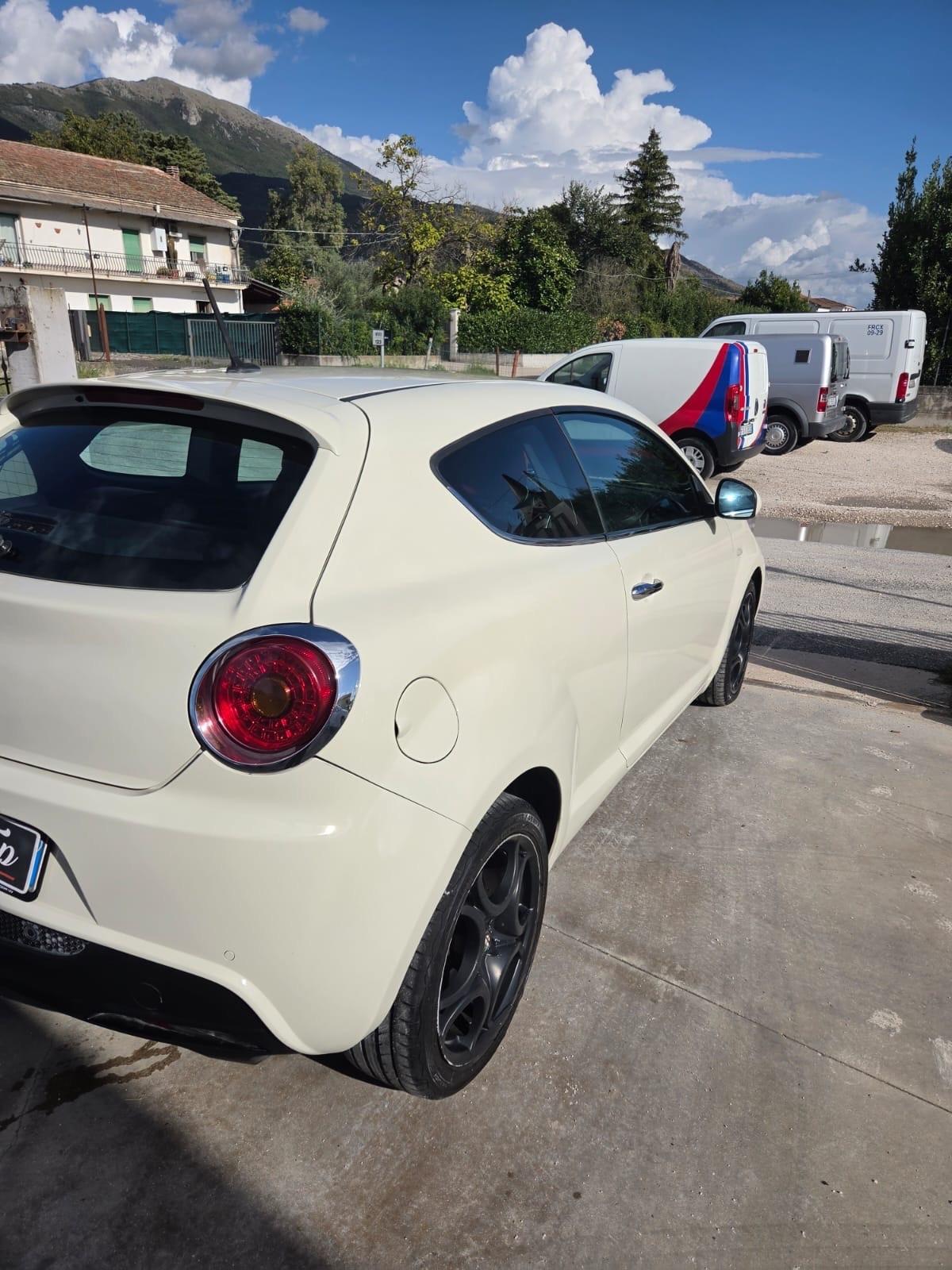 Alfa Romeo MiTo 1.6 JTDm 16V Distinctive Premium Pack