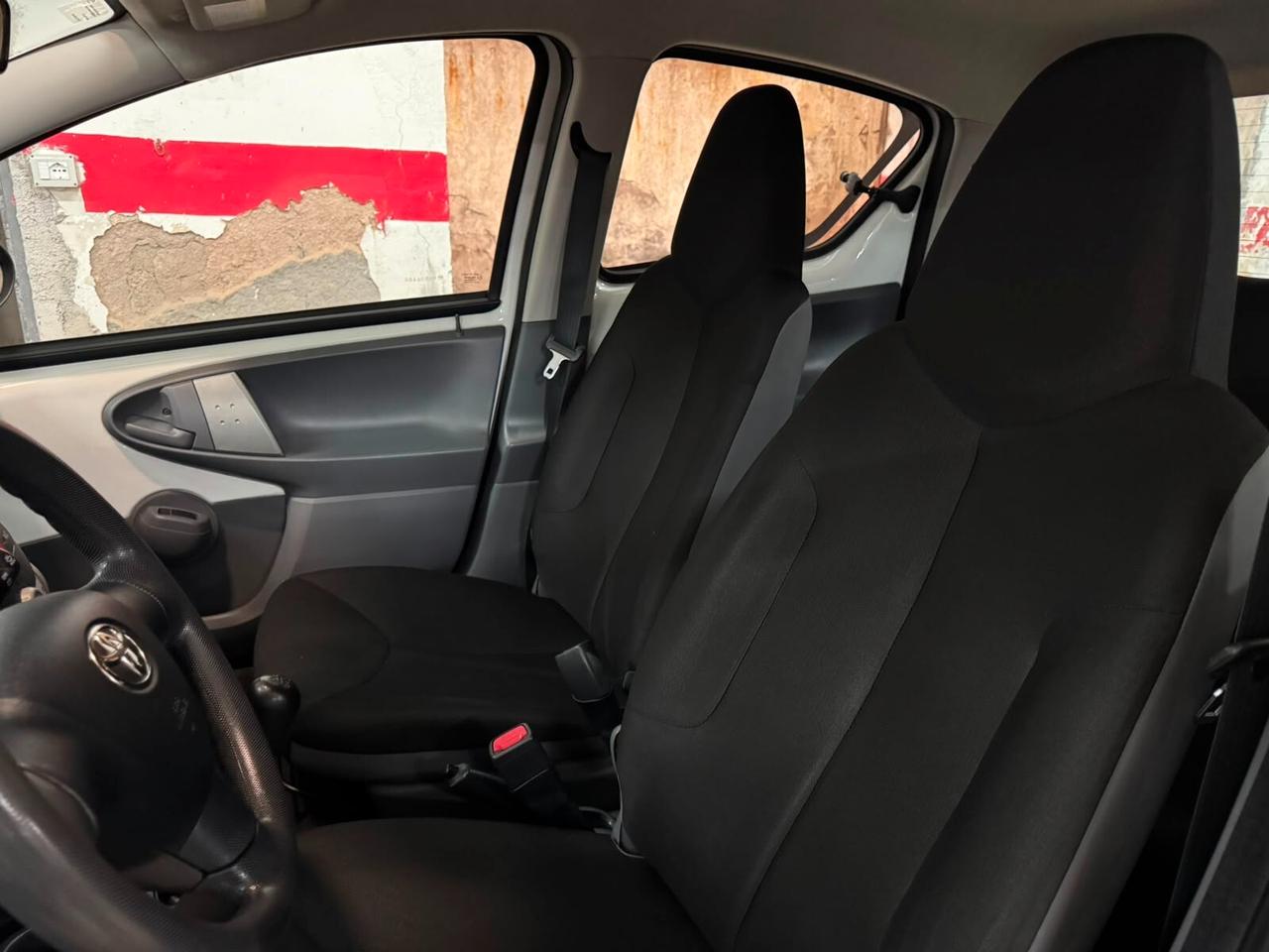 TOYOTA AYGO 1.0 CONNECT – SOLO 59.000 KM – GARANZIA – NEOPATENTATI OK”.