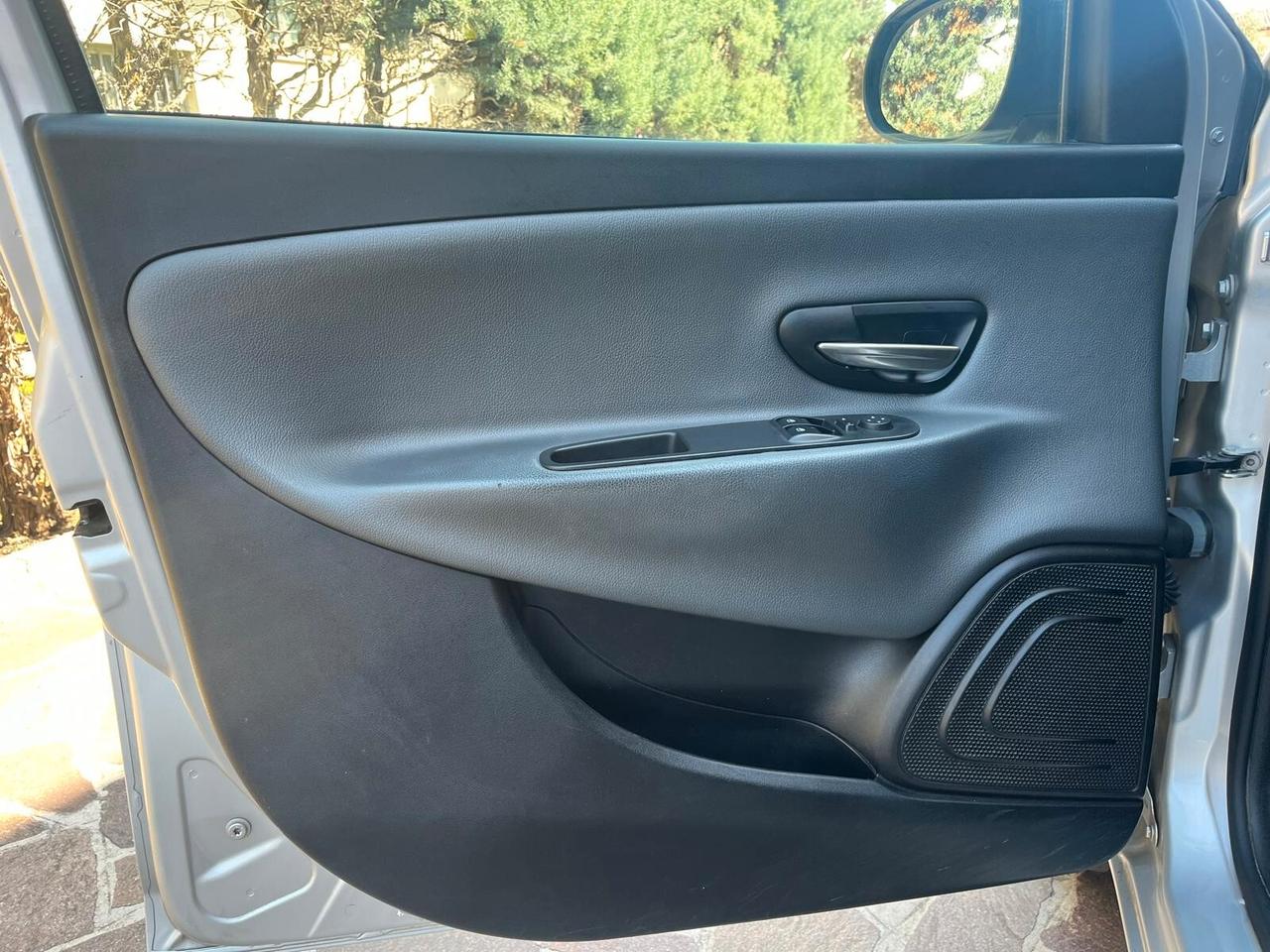 Lancia Ypsilon 1.2 69 CV 5 porte Gold