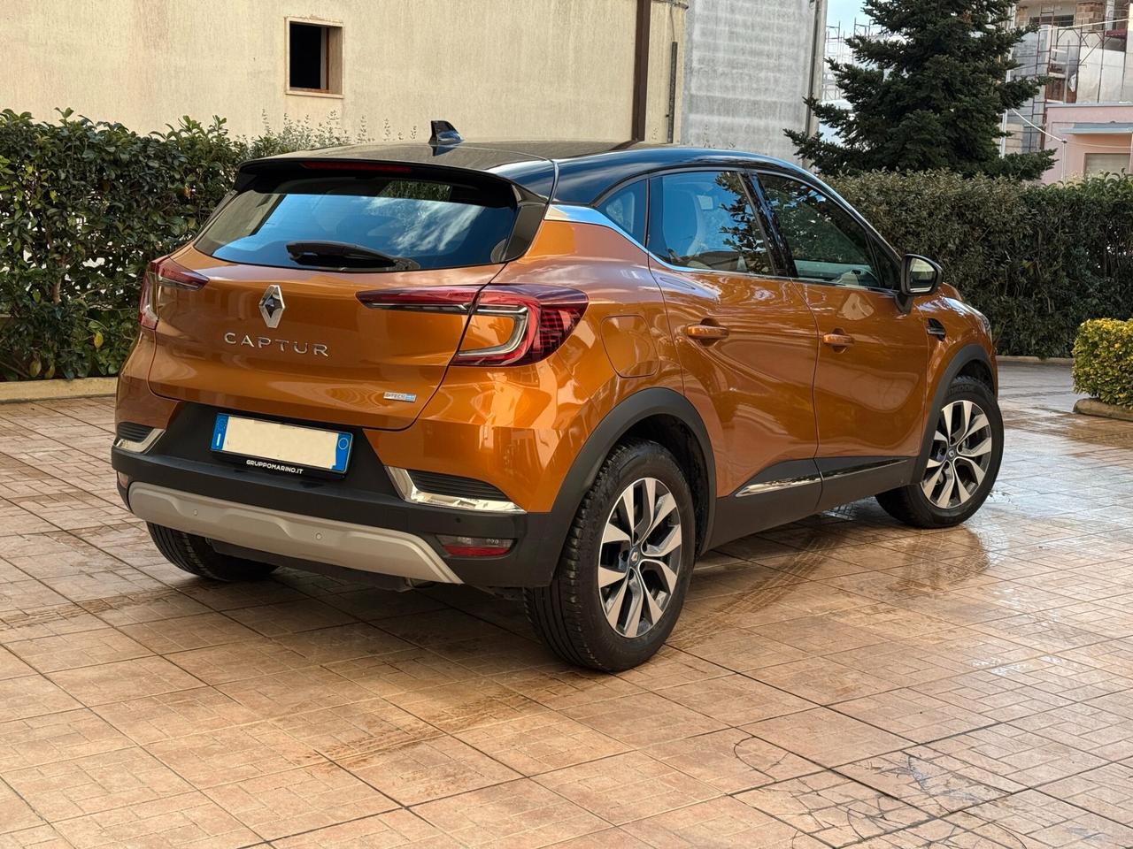Renault Captur 1.6 Plug-in Hybrid E-Tech 160 cv Initiale Paris