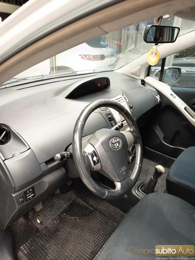TOYOTA Yaris 1.0 5 porte