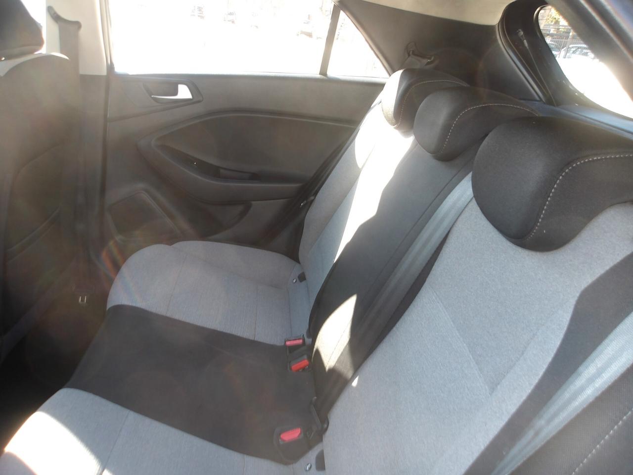 HYUNDAI I20 1.2 BENZ-2015