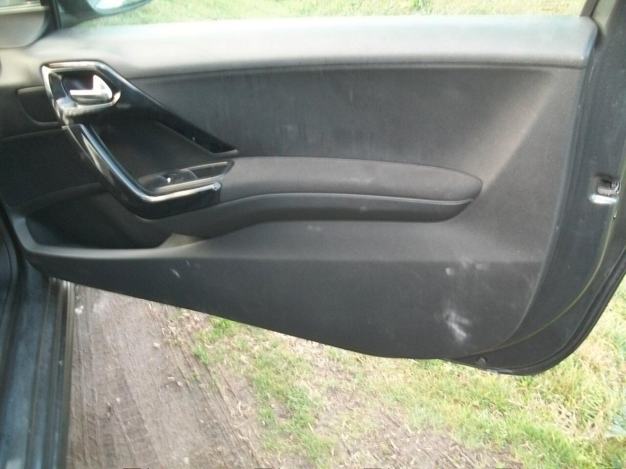 Peugeot 208 1.0 VTi 68 CV 3 porte Active si neopatentati garanzia un anno