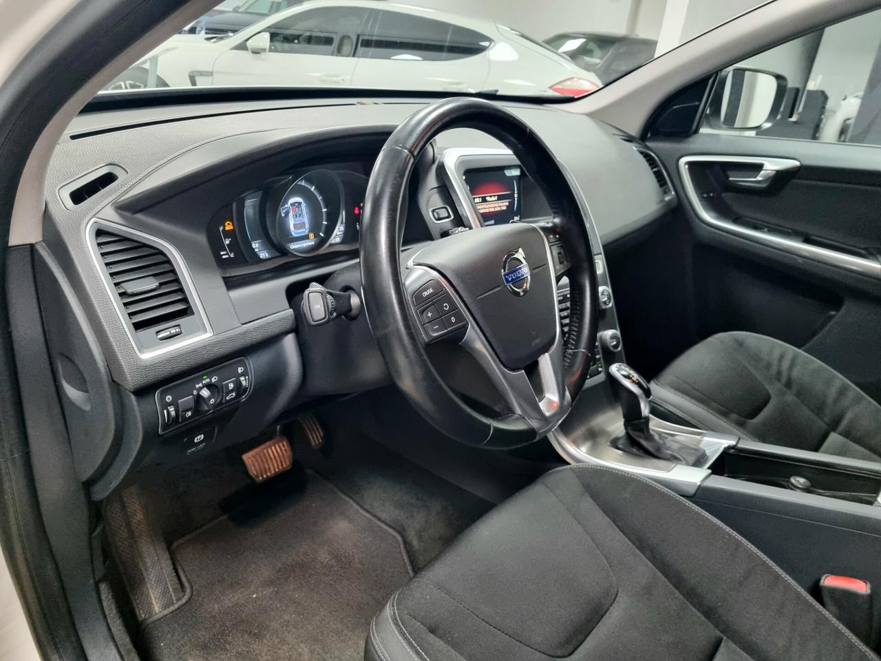 VOLVO XC60 D4 GEATRONIC MOMENTUM 181CV