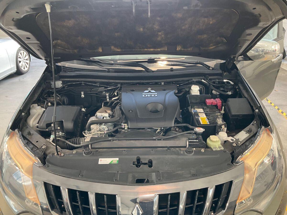 Mitsubishi L200 2.4 DI-D 180 CV DoCab solo 17500 KM