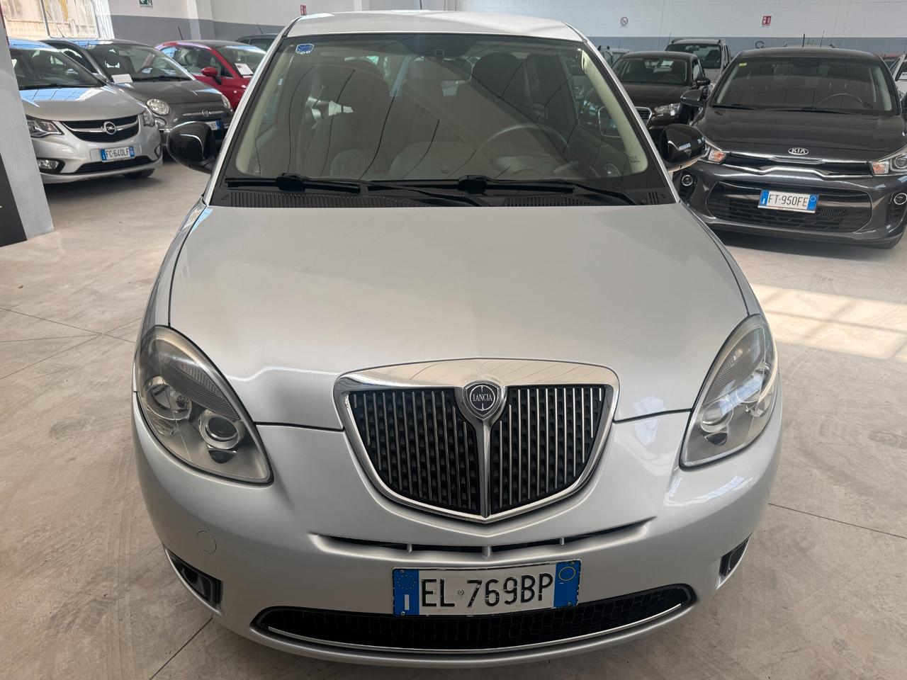 Lancia Ypsilon 1.2 69 CV Unyca