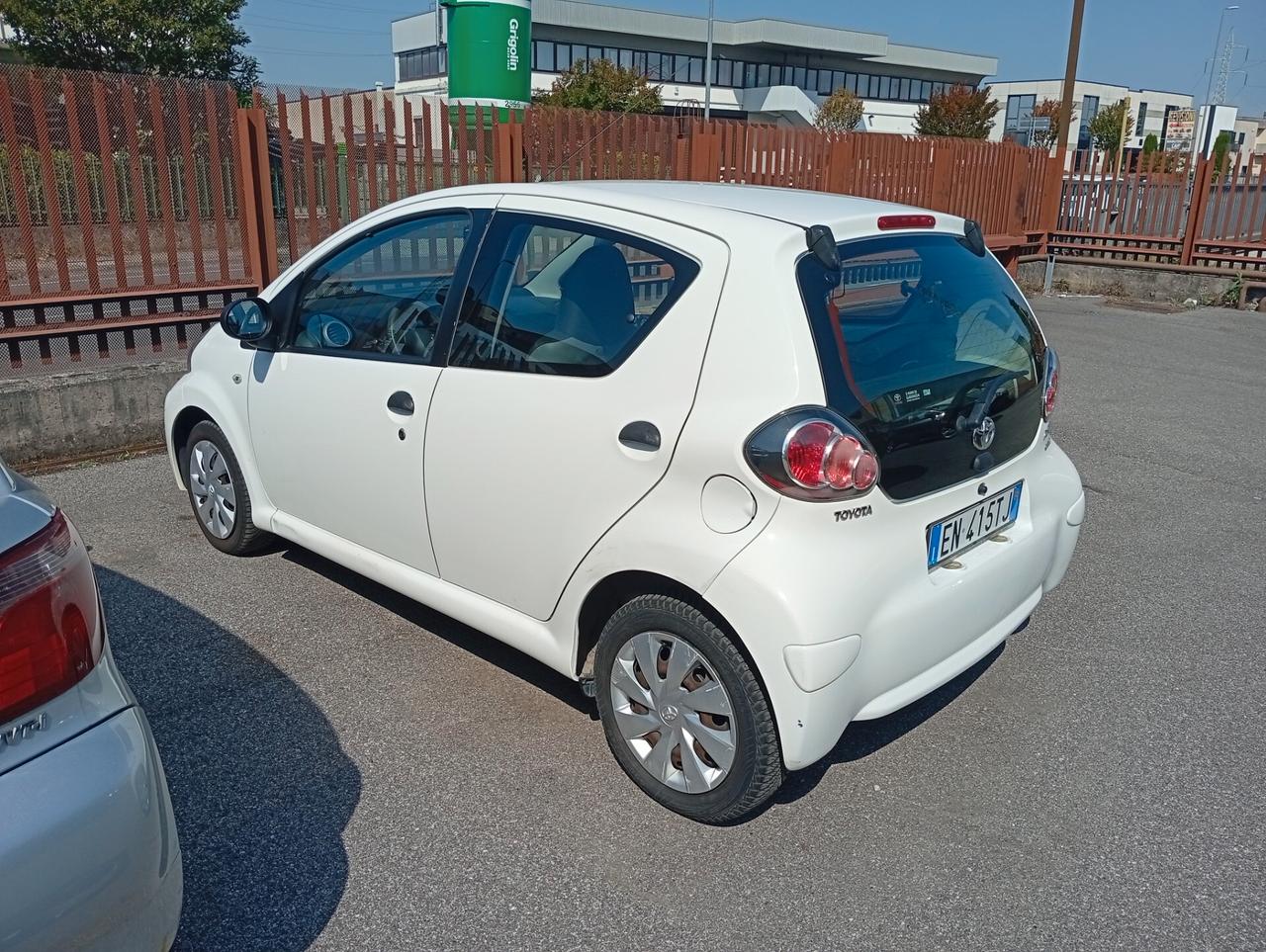 Toyota Yaris 1.0 5 porte NEOPATENTATI OK