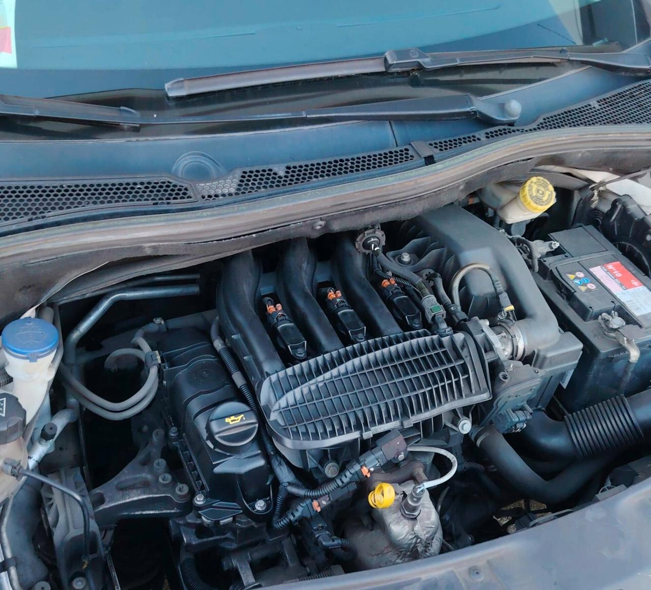 Peugeot 2008 1.2 VTi 82CV Allure