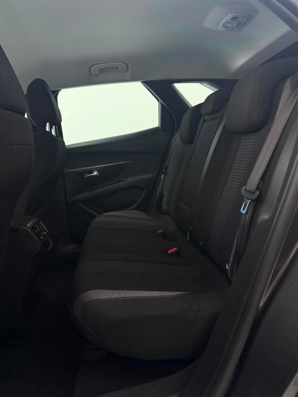 Peugeot 3008 BlueHDi 130 S&S EAT8 Allure