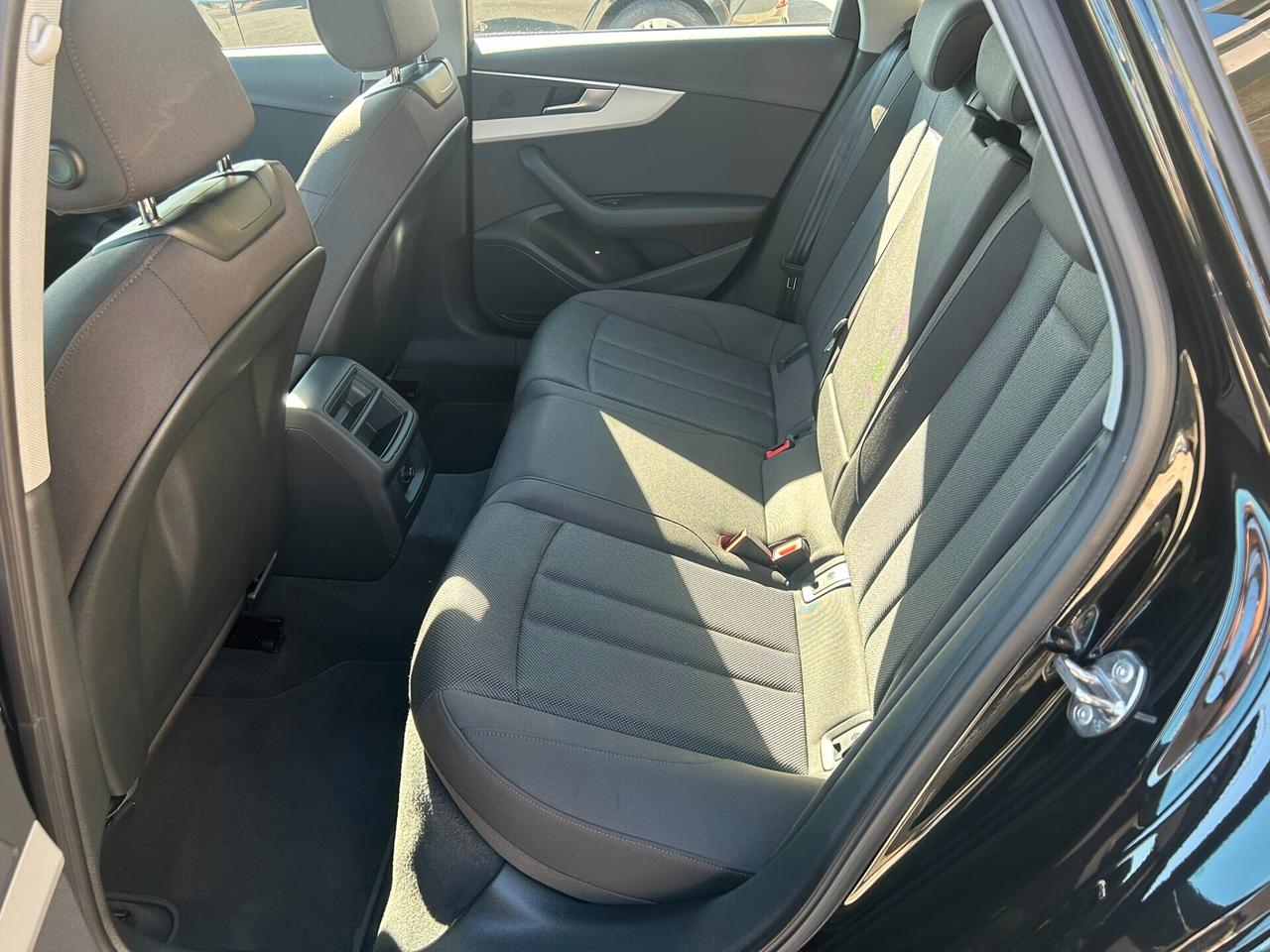 AUDI A4 Avant 30 2.0TDI 136CV S-Tronic Business