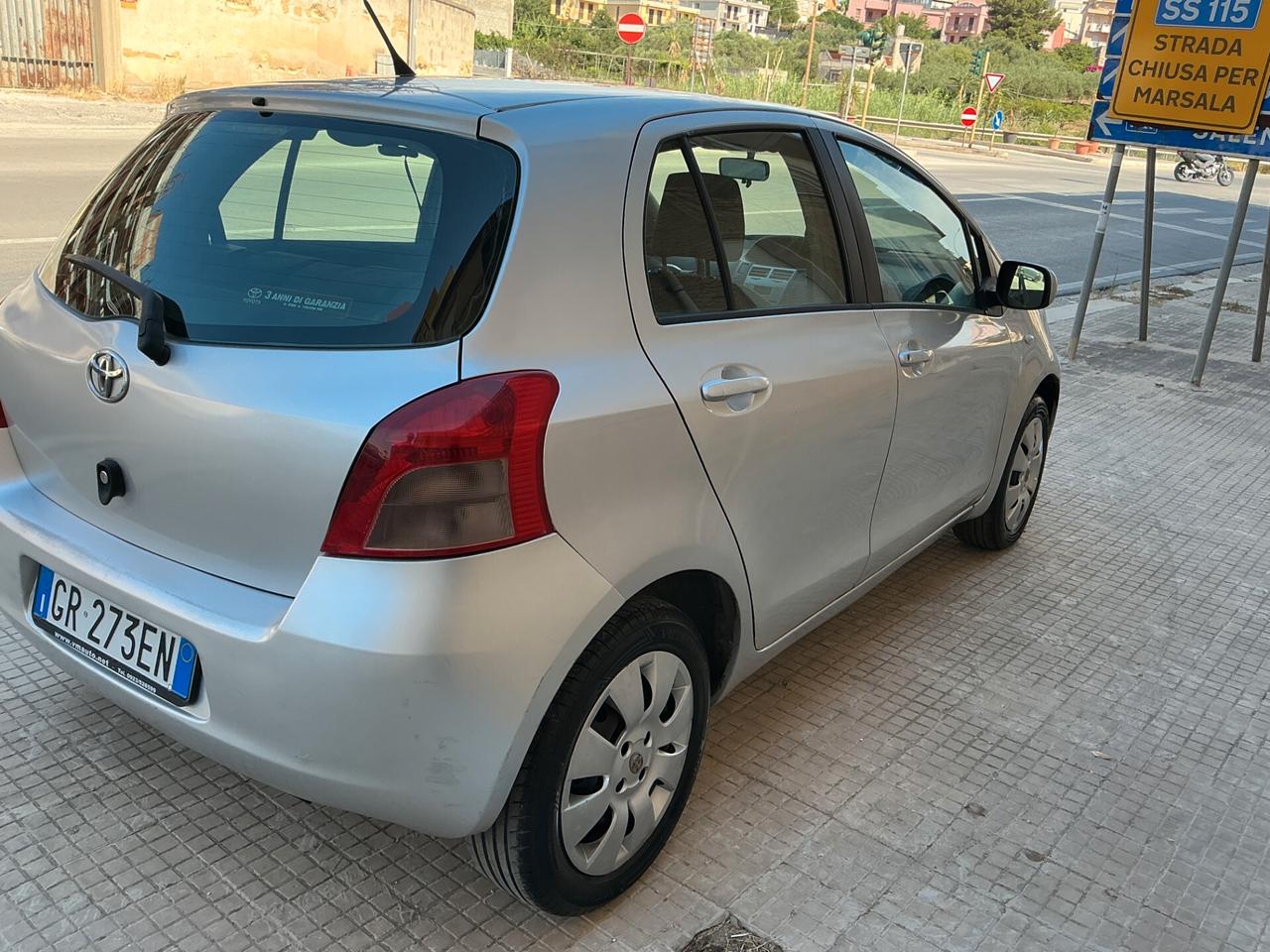 Toyota Yaris 1.0 5 porte Sol