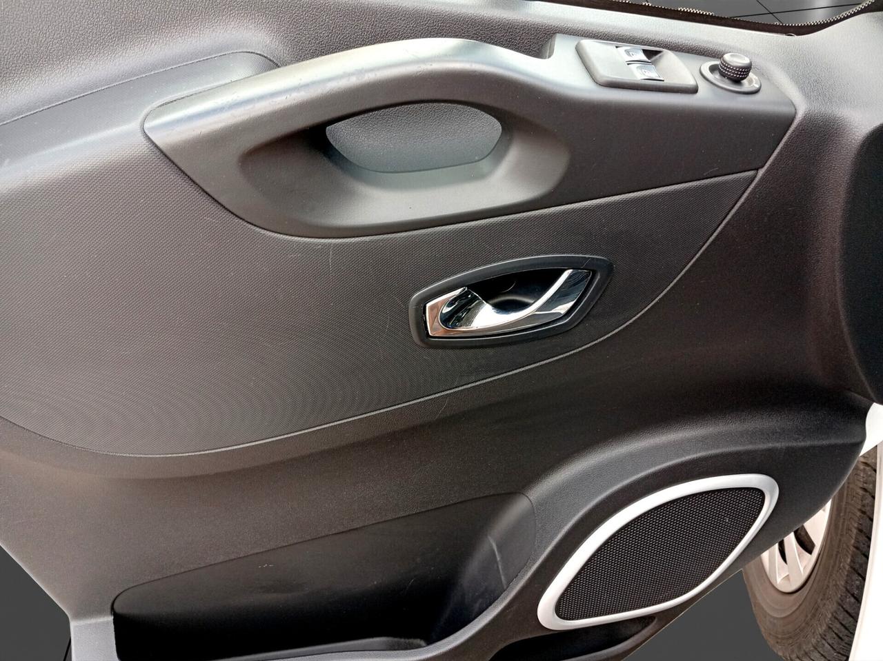 Vivaro 29 1.6 Combi LUNGO 9 POSTI