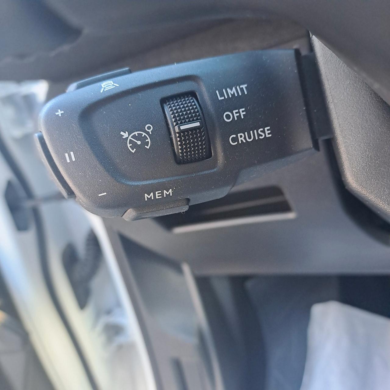 Peugeot 3008 1.6 Plug-In Hybrid 225Cv Eat8 Allure