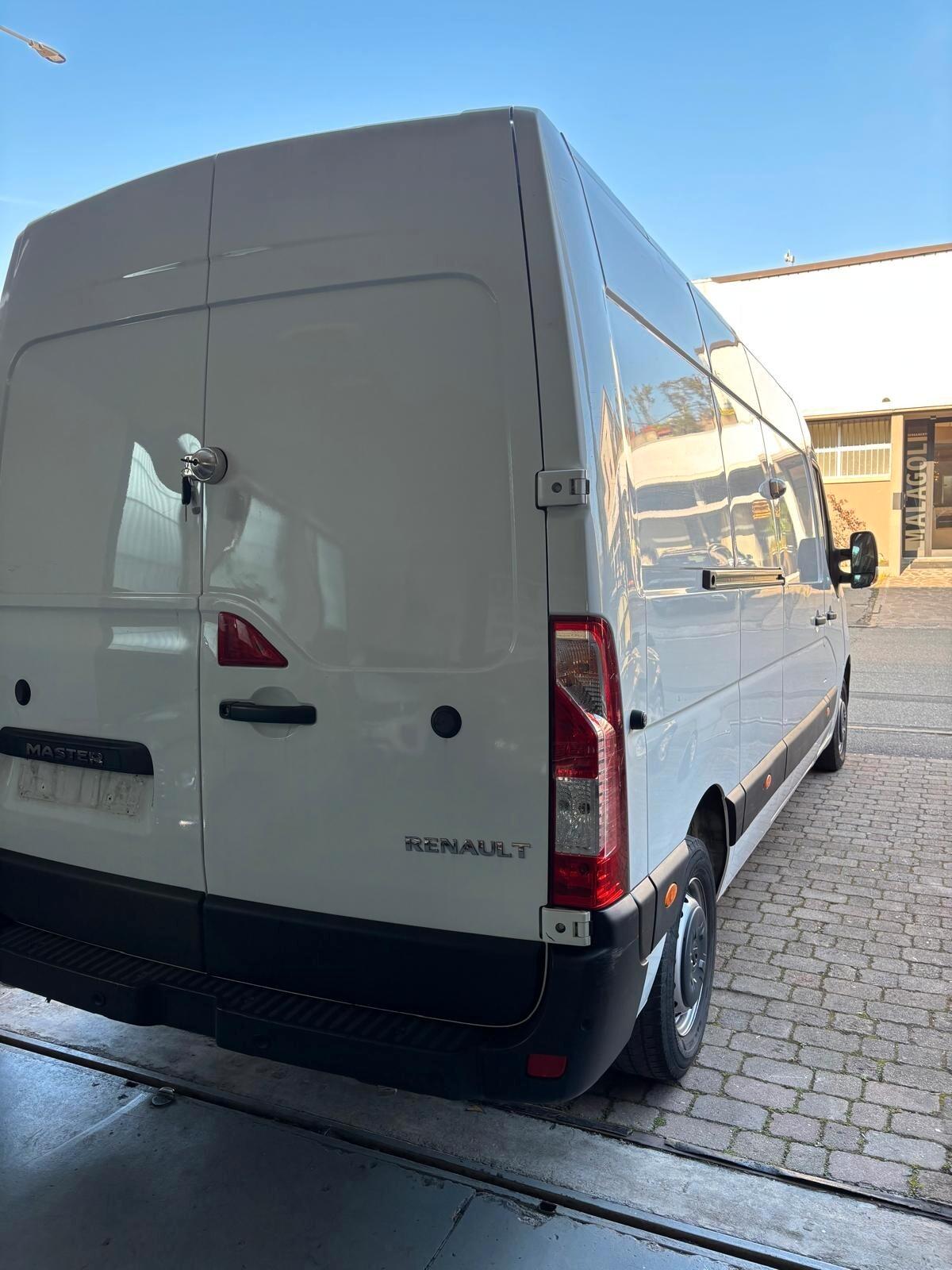 Renault Master T35 2.3 dCi 135 PL-TN Pianale Cabin