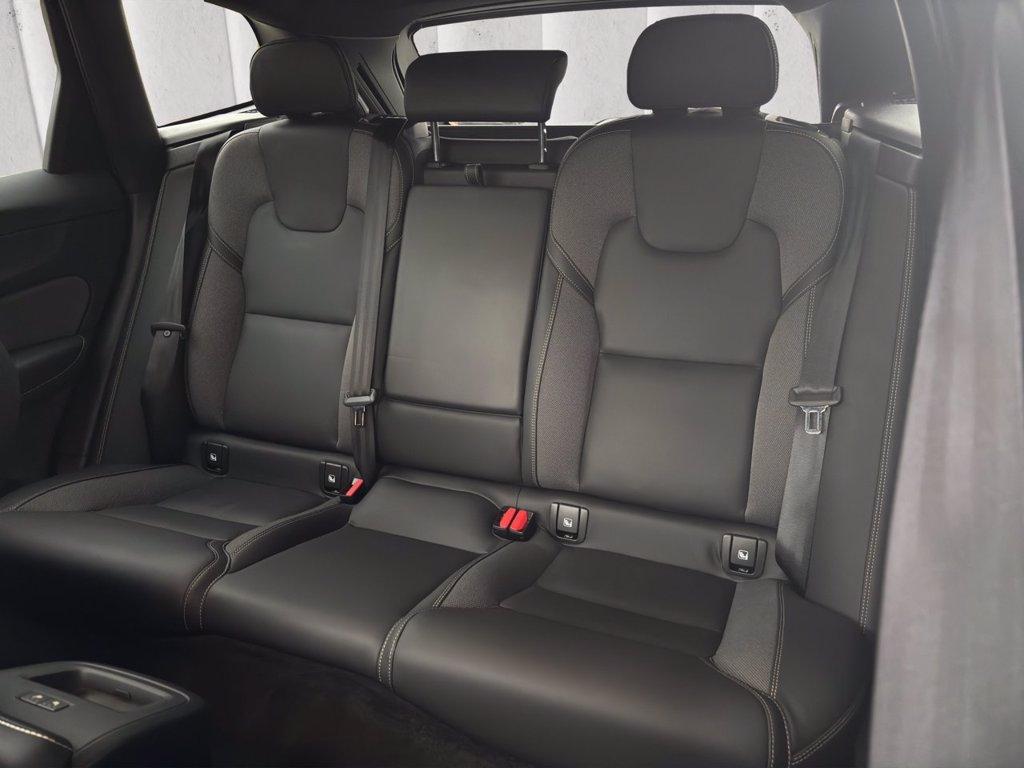 VOLVO XC60 2.0 b5 mhev Plus Dark awd auto del 2025