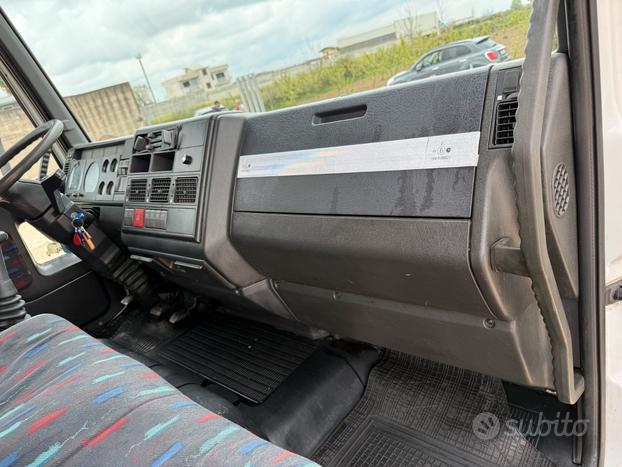 Iveco Eurocargo 180e28 furgone isotermico e sponda