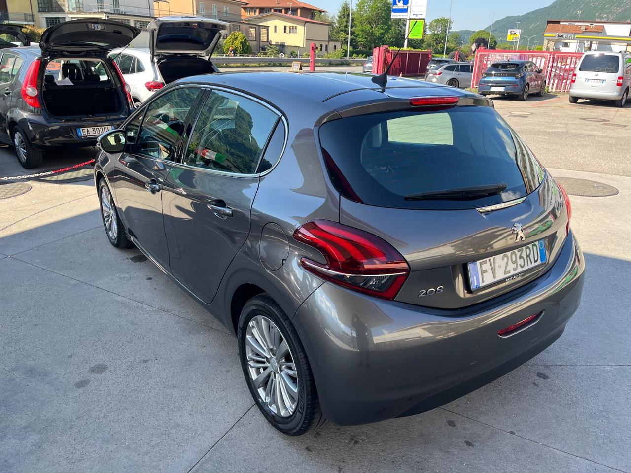 PEUGEOT 208 - NEOPATENTATI