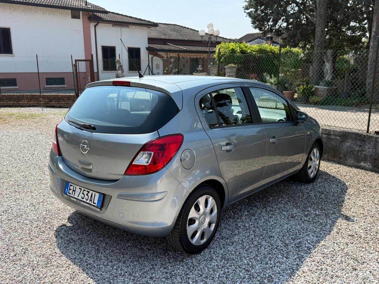 Opel Corsa 1.2 5 porte Cosmo