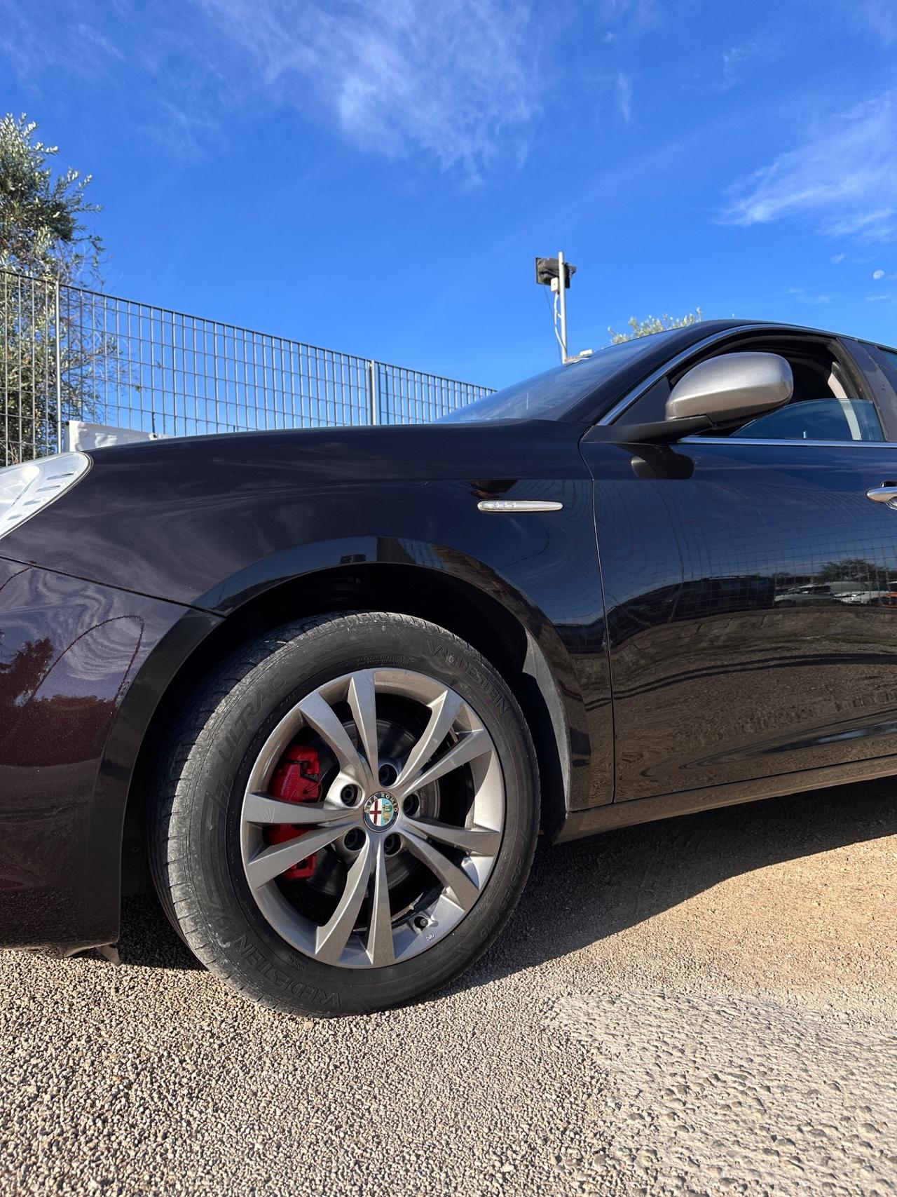 Alfa Romeo Giulietta 1.6 JTDm-2 105 CV Distinctive-2013