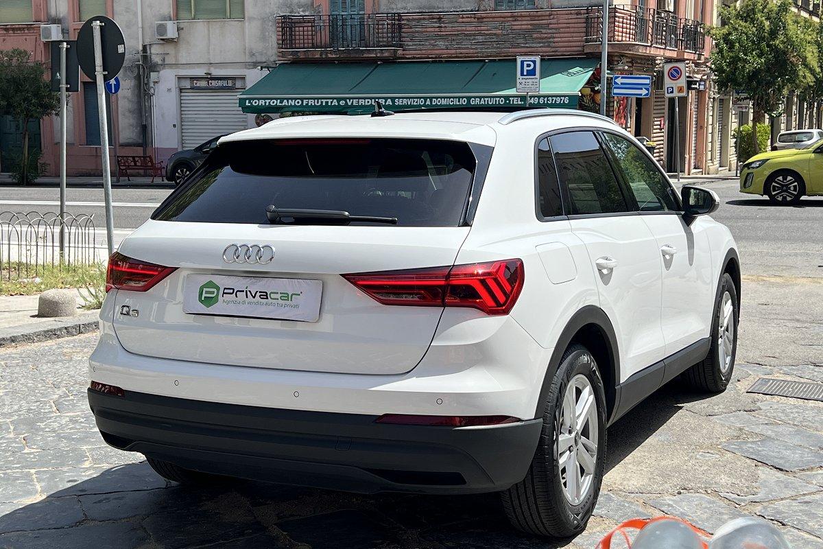 AUDI Q3 35 TFSI Business Advanced