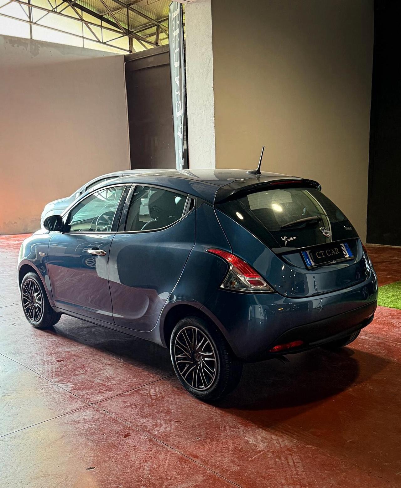 Lancia Ypsilon 1.0 FireFly 5 porte S&S Hybrid Alberta Ferretti