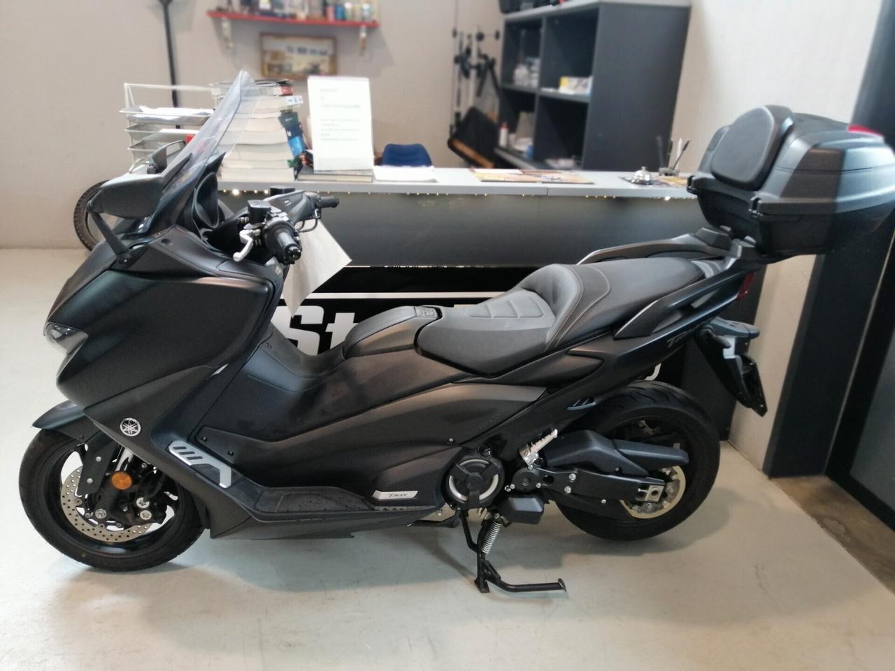Yamaha TMAX 560