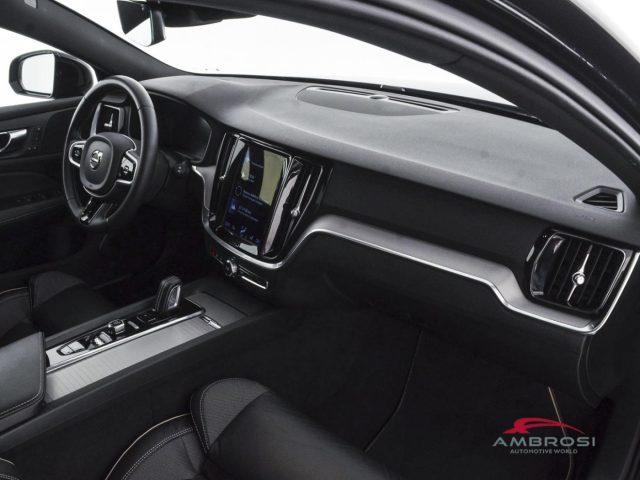 VOLVO V60 B4 (d) Geartronic R-Design