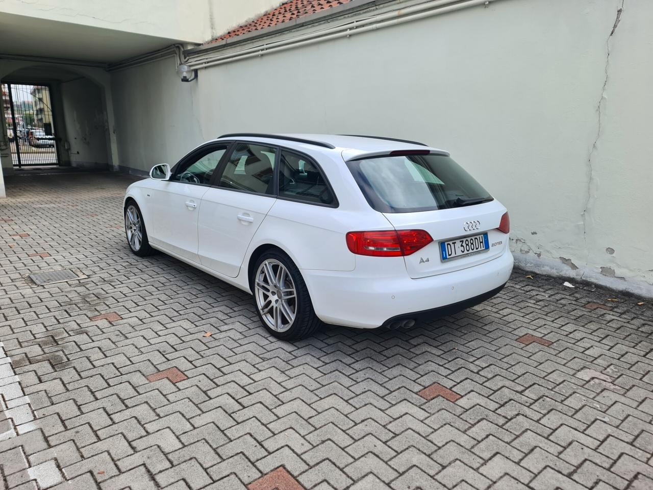 Audi A4 Avant 2.0 TDI 143CV S-Line