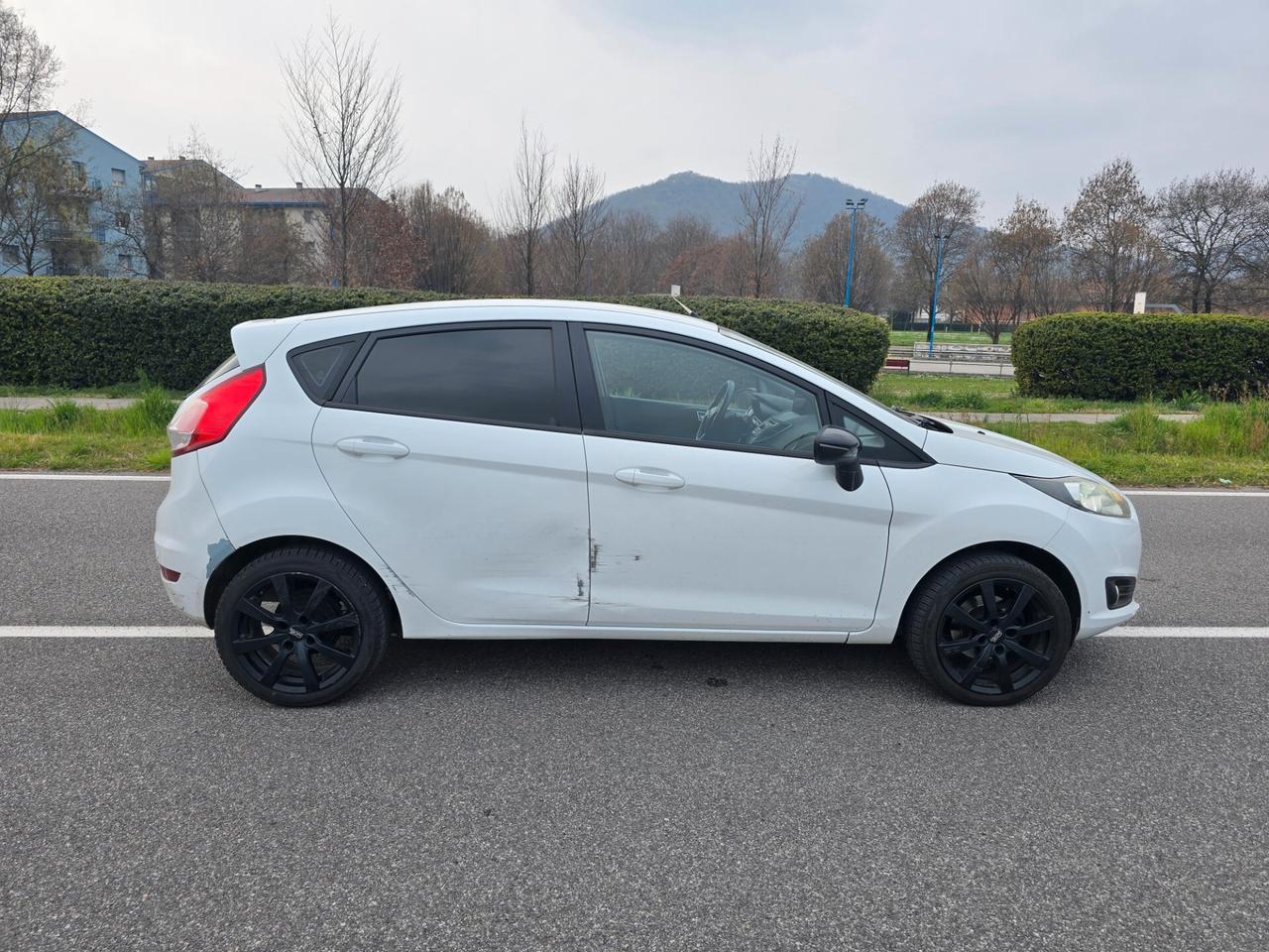 FORD FIESTA 1.4 TITANIUM "OK PER NEOPATENTATI"